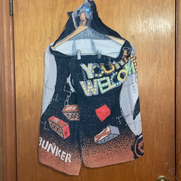 •LEGO•BATMAN BUNKER LEGO CHARACTER HOODED AND HAND CUFF WRAP AROUND TOWEL EUC - Picture 5 of 11